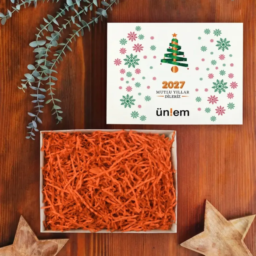 Beyaz Kutu Üstü Logo Baskısı — 30x24x10 cm Boyutunda 350 gr mat selefon kağıt malzemesinden oluşturulan beyaz renk kutu…