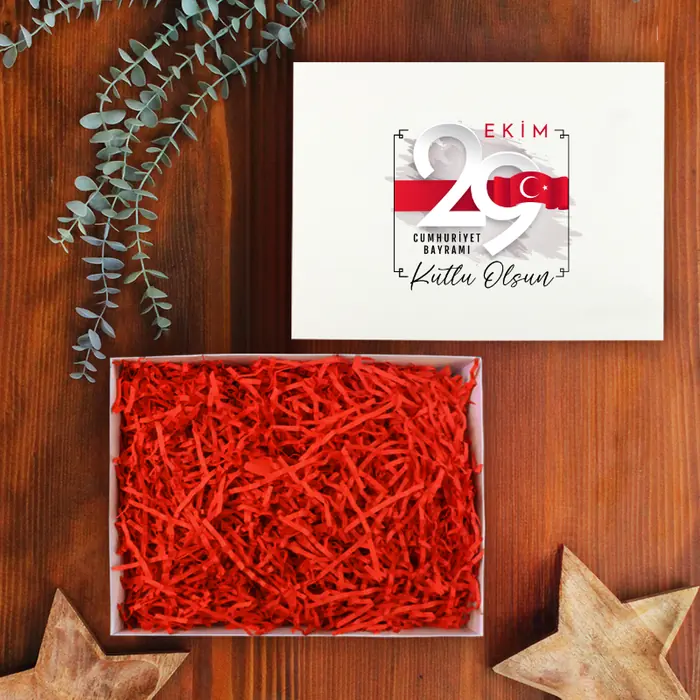 Beyaz Kutu Üstü Logo Baskısı — 30x24x10 cm Boyutunda 350 gr mat selefon kağıt malzemesinden oluşturulan beyaz renk kutu…