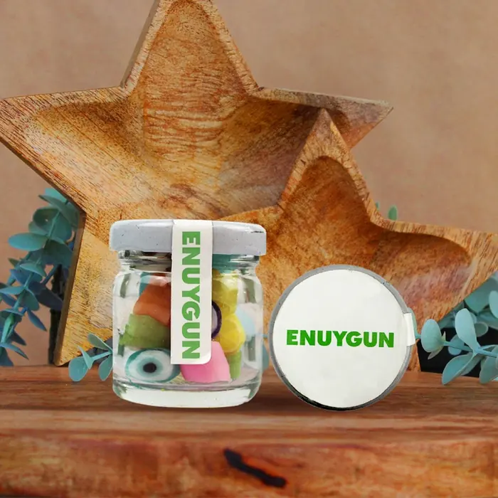 Akide Şekeri — Logo baskılı kesilerek doldurulmuş akide şekeri, cam kavanoz içerisinde 25gr