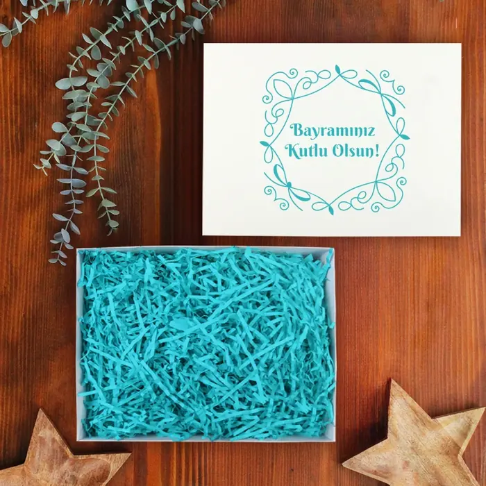 Beyaz Kutu Üstü Logo Baskısı — 30x24x10 cm Boyutunda 350 gr mat selefon kağıt malzemesinden oluşturulan beyaz renk kutu…