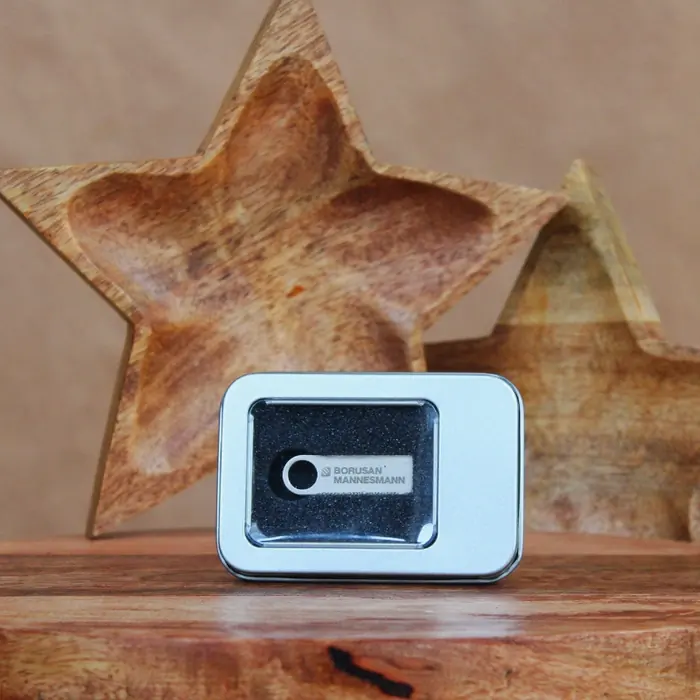 Usb Bellek — 16GB Logo baskılı USB Bellek, özel metal kutusunda