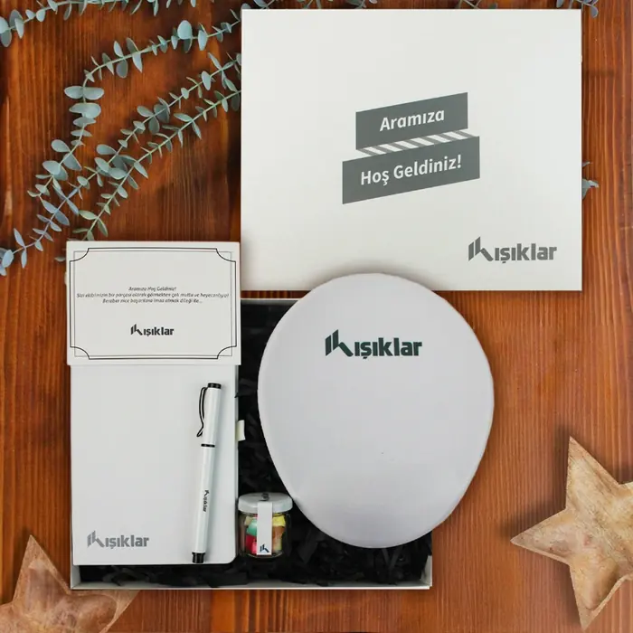Işıklar Holding — 30x24x10cm Amerikan Bristol Kutu, Logolu Termo Deri Defter, Logolu Kalem, Logo Stickerlı…