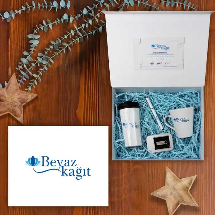 Beyaz Kağıt — 30x24x10 cm Mıknatıslı Mukavva Kutu & Kutu İçi Zigzag Kağıt, Logo Baskılı Beyaz Kalem…