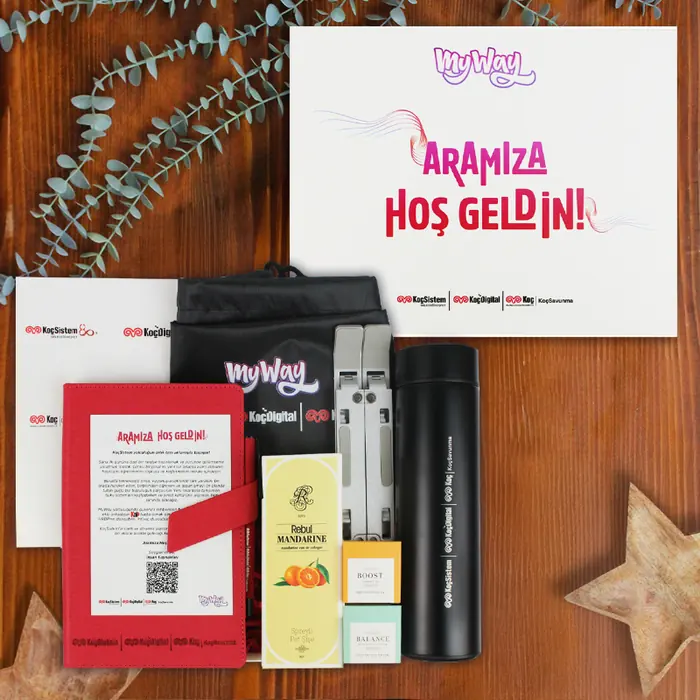 Koç Sistem — 30x24x10 cm American Bristol Kutu & Kutu İçi Zigzag Kağıt, Firma Logosu Baskılı Kırmızı…