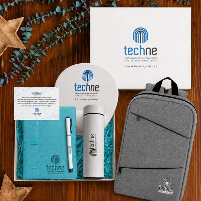 Techne — 30×24×10 cm American Bristol Kutu & Kutu İçi Zigzag Kağıt, Logo Baskılı Termo Deri…