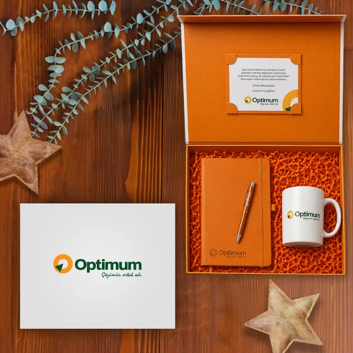 Optimum — 30×24×10 cm Mıknatıslı Mukavva Kutu & Kutu İçi Zigzag Kağıt, Logo Baskılı Termo Deri…